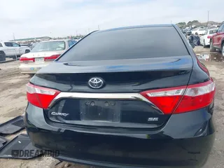2015 Toyota Camry XLE z VIN 4T1BF1FK1FU028652, wystawiony jako IAAI lot #41639768 z przebiegiem Nie podano mil oraz . Historia ofert i sprzedaży dostępna na DreamBid. Obrazek 16.