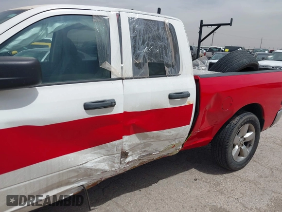 2019 Ram 1500 Tradesman z VIN 1C6RR6FG1KS514958, wystawiony jako IAAI lot #42200200 z przebiegiem 157 065 mil mil oraz . Historia ofert i sprzedaży dostępna na DreamBid. Obrazek 6.