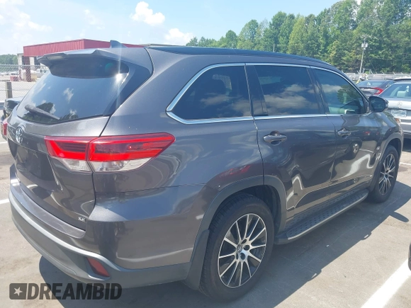 2017 Toyota Highlander XLE with VIN 5TDKZRFHXHS200344, listed as a IAAI auction lot 42616051 with 161,439 mi miles and . Bid and sale history available at DreamBid. Image 4.