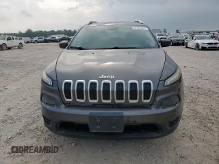 2017 Jeep Cherokee Latitude with VIN 1C4PJLCS9HW586913, listed as a Copart auction lot 57302965 with 141,254 mi miles and Clean title. Bid and sale history available at DreamBid. Image 5.