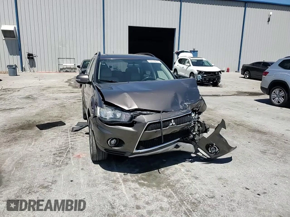 2010 Mitsubishi Outlander SE z VIN JA4AS3AW3AZ004523, wystawiony jako Copart lot #52864695 z przebiegiem 133 500 mil mil oraz Szkoda całkowita • Salvage title. Historia ofert i sprzedaży dostępna na DreamBid. Obrazek 12.