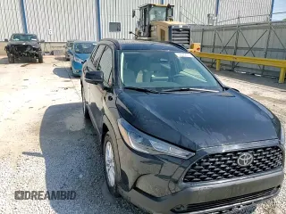 2024 Toyota Corolla Cross LE z VIN 7MUCAABG2RV103351, wystawiony jako Copart lot #53272015 z przebiegiem 24 743 mil mil oraz Szkoda całkowita • Salvage title. Historia ofert i sprzedaży dostępna na DreamBid. Obrazek 15.