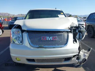 2010 GMC Yukon Denali with VIN 1GKUKEEF1AR224997, listed as a IAAI auction lot 42056472 with 81,314 mi miles. Bid and sale history available at carsss.com. Image 12.