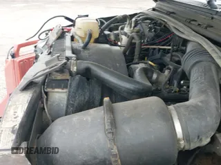 2000 Ford F-250 XL z VIN 1FTNX21L0YEB68631, wystawiony jako IAAI lot #42639352 z przebiegiem 263 245 mil mil oraz . Historia ofert i sprzedaży dostępna na DreamBid. Obrazek 19.