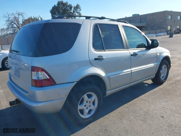 2001 Mercedes-Benz M-Class with VIN 4JGAB54E51A274528, listed as a IAAI auction lot 41290721 with 174,472 mi miles. Bid and sale history available at carsss.com. Image 4.