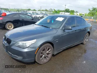 2010 BMW 5 Series 535i xDrive z VIN WBANV9C58AC391222, wystawiony jako IAAI lot #42295126 z przebiegiem 110 194 mil mil oraz . Historia ofert i sprzedaży dostępna na DreamBid. Obrazek 2.