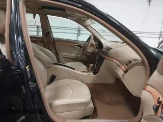 2007 Mercedes-Benz E-Class 3.5L with VIN WDBUF87XX7X214060, listed as a IAAI auction lot 41199590 with 136,011 mi miles. Bid and sale history available at carsss.com. Image 5.