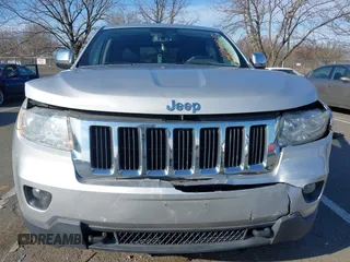 2011 Jeep Grand Cherokee Laredo z VIN 1J4RR4GG2BC511289, wystawiony jako IAAI lot #41240075 z przebiegiem 88 140 mil mil oraz . Historia ofert i sprzedaży dostępna na DreamBid. Obrazek 12.