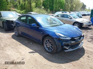 2022 Tesla Model 3 Long Range z VIN 5YJ3E1EB7NF180049, wystawiony jako IAAI lot #42188963 z przebiegiem 18 604 mil mil oraz . Historia ofert i sprzedaży dostępna na DreamBid. Obrazek 1.