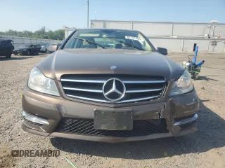 2014 Mercedes-Benz C 250 Sport z VIN WDDGF4HB7EA944038, wystawiony jako Copart lot #62121165 z przebiegiem 66 524 mil mil oraz Szkoda całkowita • Salvage title. Historia ofert i sprzedaży dostępna na DreamBid. Obrazek 5.