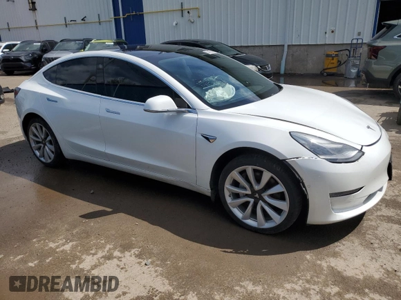 2019 Tesla Model 3 Mid Range z VIN 5YJ3E1EA0KF428001, wystawiony jako Copart lot #58480685 z przebiegiem 182 144 mil mil oraz Szkoda całkowita • Salvage title. Historia ofert i sprzedaży dostępna na DreamBid. Obrazek 4.