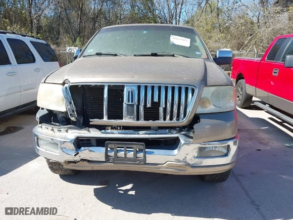 2006 Lincoln Mark LT with VIN 5LTPW16556FJ07344, listed as a IAAI auction lot 41837852 with 165,962 mi miles. Bid and sale history available at carsss.com. Image 6.