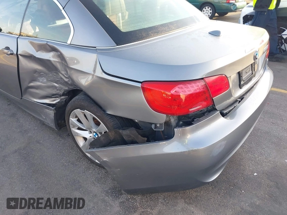 2013 BMW 3 Series 328i z VIN WBADW7C57DE731210, wystawiony jako IAAI lot #41848625 z przebiegiem 105 443 mil mil oraz . Historia ofert i sprzedaży dostępna na DreamBid. Obrazek 6.