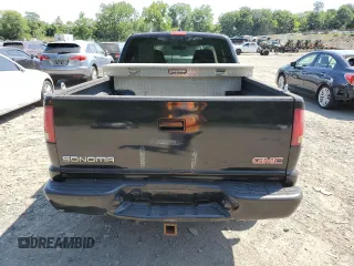 2003 GMC Sonoma SLS with VIN 1GTCT19X738236077, listed as a Copart auction lot 68765694 with 224,623 mi miles and Non Repairable. Bid and sale history available at carsss.com. Image 6.