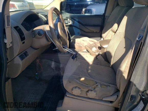 2005 Nissan Frontier LE z VIN 1N6AD07U85C447101, wystawiony jako Copart lot #42063795 z przebiegiem 249 884 mil mil oraz Szkoda całkowita • Salvage title. Historia ofert i sprzedaży dostępna na DreamBid. Obrazek 7.