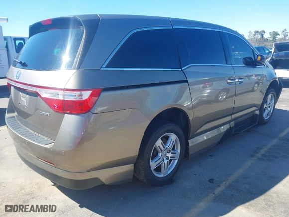 2013 Honda Odyssey Touring with VIN 5FNRL5H96DB066008, listed as a IAAI auction lot 41734055 with 120,292 mi miles. Bid and sale history available at carsss.com. Image 4.