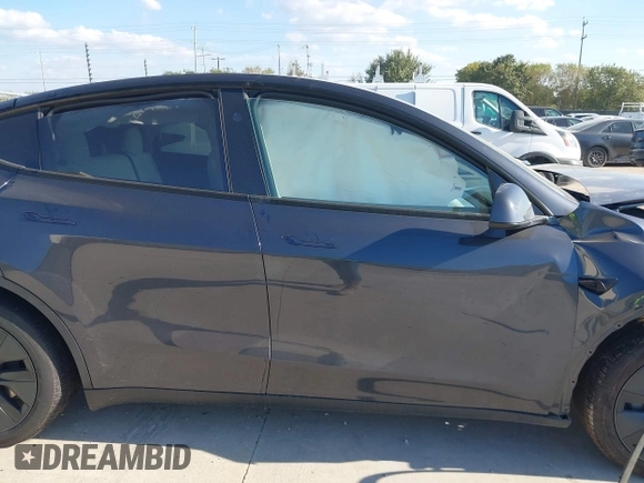 2024 Tesla Model Y Long Range with VIN 7SAYGDEE3RA321734, listed as a IAAI auction lot 40825378 with 4,440 mi miles and . Bid and sale history available at DreamBid. Image 13.