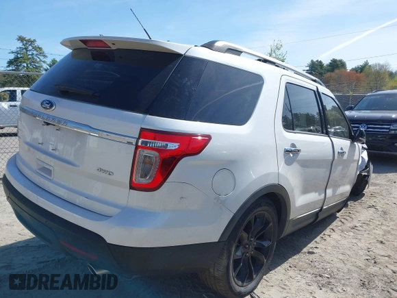 2015 Ford Explorer XLT with VIN 1FM5K8D89FGA00654, listed as a IAAI auction lot 42132102 with 135,463 mi miles and . Bid and sale history available at carsss.com. Image 4.