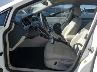 2015 Volkswagen Golf SEL z VIN 3VW2A7AU8FM082420, wystawiony jako Copart lot #46186435 z przebiegiem 96 878 mil mil oraz Szkoda całkowita • Salvage title. Historia ofert i sprzedaży dostępna na DreamBid. Obrazek 7.