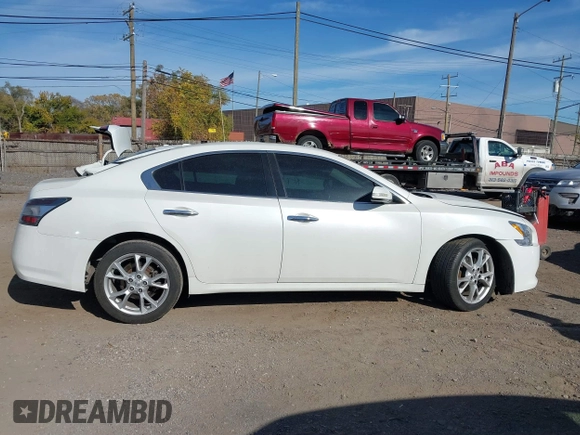 2014 Nissan Maxima S z VIN 1N4AA5AP4EC492795, wystawiony jako IAAI lot #40700233 z przebiegiem 163 096 mil mil oraz . Historia ofert i sprzedaży dostępna na DreamBid. Obrazek 13.