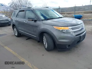 2011 Ford Explorer XLT z VIN 1FMHK8D82BGA18842, wystawiony jako IAAI lot #41558204 z przebiegiem 235 593 mil mil oraz . Historia ofert i sprzedaży dostępna na DreamBid. Obrazek 1.
