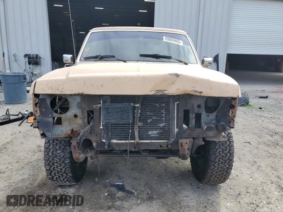 1987 Ford Bronco Custom с VIN 1FMEU15H6HLA11430, выставлен на аукционе Copart как лот 89069465 с пробегом 2 155 миль миль и Списание • Salvage title. История ставок и продаж доступна на DreamBid. Изображение 5.