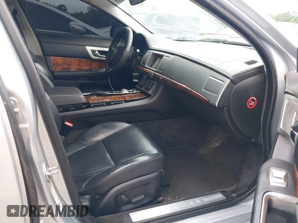 2012 Jaguar XF z VIN SAJWA0FB6CLS28170, wystawiony jako IAAI lot #42368580 z przebiegiem Nie podano mil oraz . Historia ofert i sprzedaży dostępna na DreamBid. Obrazek 5.