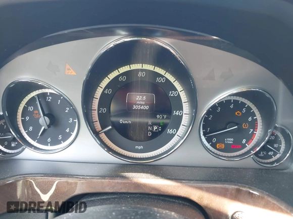 2013 Mercedes-Benz E 350 Luxury z VIN WDDHF5KB0DA745639, wystawiony jako IAAI lot #42407026 z przebiegiem 305 400 mil mil oraz . Historia ofert i sprzedaży dostępna na DreamBid. Obrazek 7.