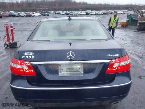 2013 Mercedes-Benz E-Class E 350 Luxury with VIN WDDHF8JB2DA726819, listed as a IAAI auction lot 41545234 with 139,794 mi miles. Bid and sale history available at carsss.com. Image 16.