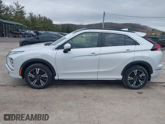 2024 Mitsubishi Eclipse Cross SE with VIN JA4ATWAA7RZ000716, listed as a IAAI auction lot 41221220 with 903 mi miles and . Bid and sale history available at DreamBid. Image 15.