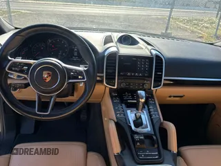 2018 Porsche Cayenne с VIN WP1AA2A22JKA07419, выставлен на аукционе Copart как лот 55361725 с пробегом 26 908 миль миль и Списание • Salvage title. История ставок и продаж доступна на DreamBid. Изображение 9.