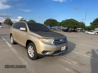 2011 Toyota Highlander with VIN 5TDZA3EH2BS008136, listed as a Copart auction lot 84055865 with 214,758 mi miles and Clean title. Bid and sale history available at DreamBid. Image 11.