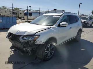 2017 Nissan Rogue SL z VIN 5N1AT2MT9HC848475, wystawiony jako Copart lot #57272765 z przebiegiem 81 296 mil mil oraz Szkoda całkowita • Salvage title. Historia ofert i sprzedaży dostępna na DreamBid. Obrazek 1.