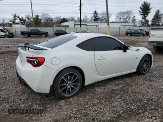2017 Toyota 86 z VIN JF1ZNAA19H8706666, wystawiony jako Copart lot #45739535 z przebiegiem 60 824 mil mil oraz Szkoda całkowita • Salvage title. Historia ofert i sprzedaży dostępna na DreamBid. Obrazek 3.
