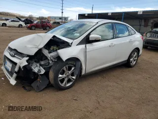 2013 Ford Focus SE z VIN 1FADP3F21DL144934, wystawiony jako Copart lot #49790335 z przebiegiem 75 495 mil mil oraz Szkody całkowita. Historia ofert i sprzedaży dostępna na DreamBid. Obrazek 1.