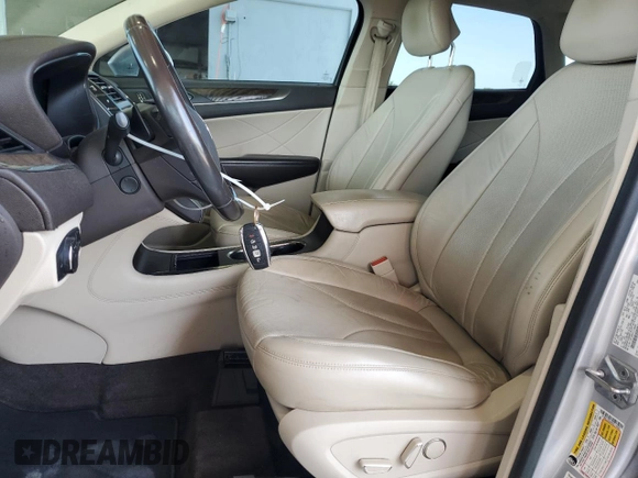 2017 Lincoln MKC Reserve with VIN 5LMCJ3C99HUL14684, listed as a Copart auction lot 58817385 with 77,005 mi miles and Salvage title. Bid and sale history available at DreamBid. Image 7.