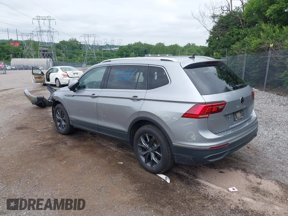 2022 Volkswagen Tiguan SE z VIN 3VV2B7AX0NM159615, wystawiony jako IAAI lot #42399370 z przebiegiem 25 352 mil mil oraz . Historia ofert i sprzedaży dostępna na DreamBid. Obrazek 3.