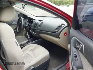 2013 Kia Forte EX z VIN KNAFU4A25D5647487, wystawiony jako IAAI lot #42356183 z przebiegiem Nie podano mil oraz . Historia ofert i sprzedaży dostępna na DreamBid. Obrazek 5.
