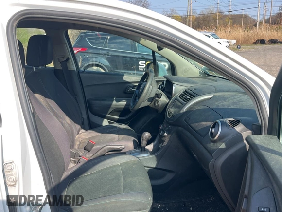 2015 Chevrolet Trax LS with VIN 3GNCJPSB6FL215967, listed as a Copart auction lot 54605435 with 1 mi miles and Clean Title. Bid and sale history available at carsss.com. Image 5.
