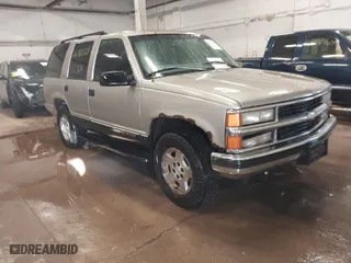 1998 Chevrolet Tahoe with VIN 1GNEK13R6WJ377054, listed as a IAAI auction lot 41785568 with 327,139 mi miles. Bid and sale history available at carsss.com. Image 1.