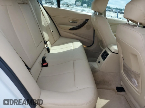 2015 BMW 3 Series 328i xDrive с VIN WBA3B5G56FNS19222, выставлен на аукционе Copart как лот 54548145 с пробегом 95 087 миль миль и Списание • Salvage title. История ставок и продаж доступна на DreamBid. Изображение 10.