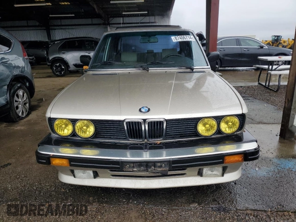 1988 BMW 5 Series 535i with VIN WBADC8407J3261205, listed as a Copart auction lot 87406714 with 45,211 mi miles and Salvage Title. Bid and sale history available at carsss.com. Image 5.