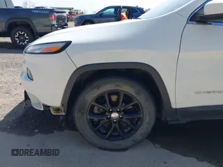 2015 Jeep Cherokee Latitude with VIN 1C4PJLCS3FW670254, listed as a IAAI auction lot 42060659 with 164,291 mi miles. Bid and sale history available at carsss.com. Image 20.