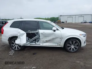 2023 Volvo XC90 Plus z VIN YV4H600N2P1975520, wystawiony jako IAAI lot #42389524 z przebiegiem 24 327 mil mil oraz . Historia ofert i sprzedaży dostępna na DreamBid. Obrazek 14.