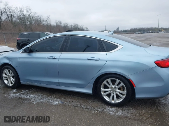 2015 Chrysler 200 Limited z VIN 1C3CCCAB8FN712908, wystawiony jako IAAI lot #41586183 z przebiegiem 194 890 mil mil oraz . Historia ofert i sprzedaży dostępna na DreamBid. Obrazek 14.