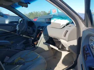 2000 Nissan Maxima GXE z VIN JN1CA31D5YT501086, wystawiony jako IAAI lot #41982095 z przebiegiem 184 012 mil mil oraz . Historia ofert i sprzedaży dostępna na DreamBid. Obrazek 5.