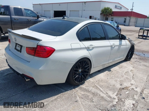 2013 BMW 3 Series 328i z VIN WBA3C1C58DF444891, wystawiony jako IAAI lot #42227947 z przebiegiem Nie podano mil oraz . Historia ofert i sprzedaży dostępna na DreamBid. Obrazek 4.
