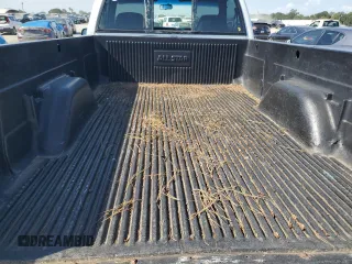 1999 GMC Sierra 1500 z VIN 1GTGC24RXXR721667, wystawiony jako Copart lot #58575985 z przebiegiem 201 752 mil mil oraz Czysty tytuł • Clean title. Historia ofert i sprzedaży dostępna na DreamBid. Obrazek 10.
