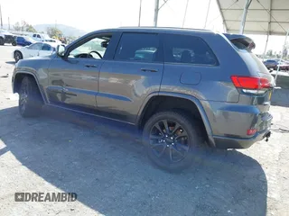 2018 Jeep Grand Cherokee Altitude with VIN 1C4RJEAGXJC437758, listed as a IAAI auction lot 41692624 with 62,433 mi miles. Bid and sale history available at carsss.com. Image 3.