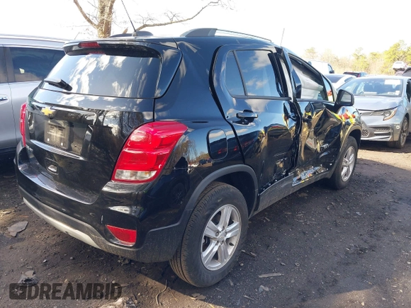 2022 Chevrolet Trax LT with VIN KL7CJPSM1NB565966, listed as a IAAI auction lot 41840576 with 15,590 mi miles. Bid and sale history available at carsss.com. Image 4.